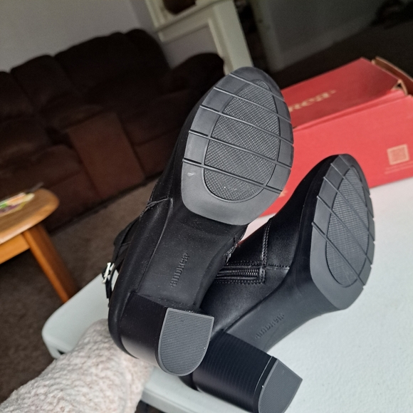 Andrea Black Ankle Booties - Picture 4 of 7